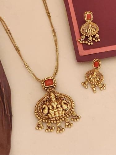 Visaga Aura Premium South Indian Lakshmi Temple Jewellery Necklace Set for Girls & Women –Lightweight Antique Gold Plated Goddess Lakshmi Pendant Necklace with Orange Stone, Traditional Ethnic Wedding 2