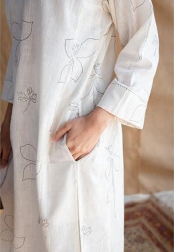 IKLO Natural White Dabu Slub Cotton Hand Printed Co-Ord (Set of 2) 4