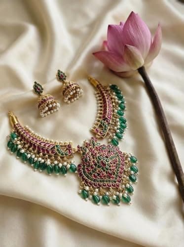 TEMU INDIA Women’s Gold-Plated Kundan Choker Necklace Set – Red & Green Bridal Wedding Jewellery with Green Beads & Jhumka Earrings 5