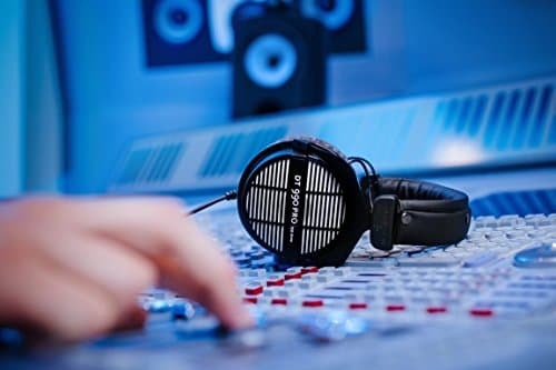 beyerdynamic DT 990 PRO Over Ear Wired Studio Headphones (Black) 2