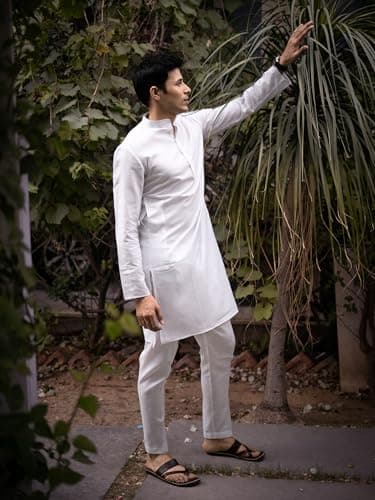 hitch India Men's White Kurta Pajama Set Traditional Indian Ethnic Wear Full Sleeves Mandarin Collar (in, Alpha, L, Standard, White) 2