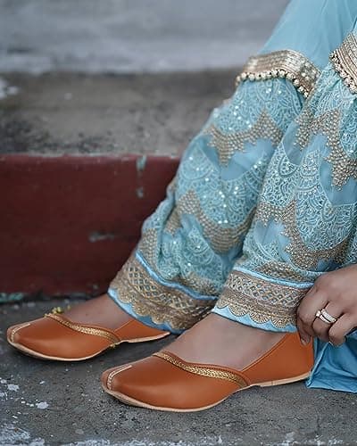 CatBird Women's Tan Mojari Traditional Punjabi Jutti Ethnic Shoes 7 UK 2