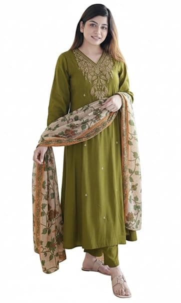 KLOSIA Women Embroidery Kurta and Pant Set with Dupataa
